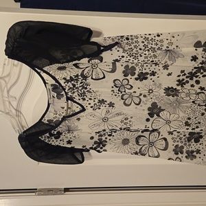 Quintessential Shear black & white top S